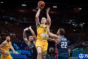 Palaikymo šūksnių Italijoje sulaukusi Ukraina Europos čempionatą pradėjo triuškinančia pergale