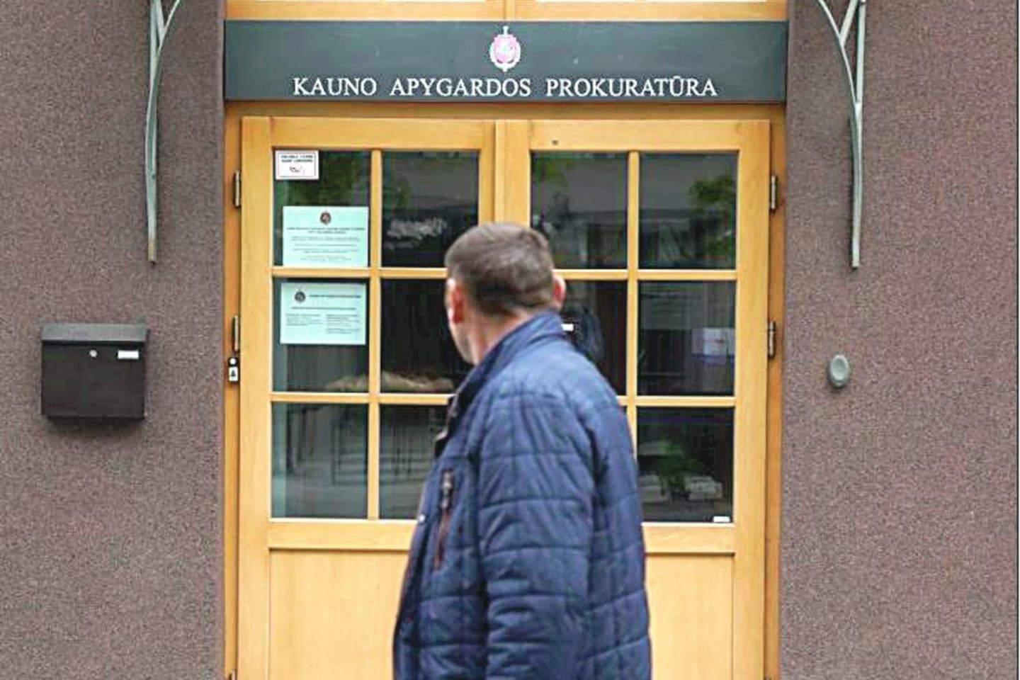 Kauno apygardos prokuratūra į teismą yra perdavusi baudžiamąją bylą, kurioje teisiamasis kaltinamas vaikų prievartavimu, tvirkinimu, įtraukimu girtauti.