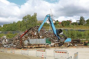 Milžiniškas gaisras „Žalvario“ įmonėje privertė atsigręžti į pernykštę nelaimę kitoje atliekų tvarkymo bendrovėje – paskaičiavo žalą gamtai