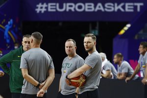 Prancūziškai prabilęs K. Maksvytis – apie privačius pokalbius su žaidėjais ir varžovą, nerandantį savęs