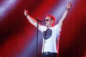 Prasidėjo „Sostinės dienos“: Katedros aikštę sudrebino M. Mikutavičiaus koncertas