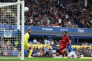 Liverpulio derbyje kamuolys lyg magnetas lipo prie vartų konstrukcijos, tačiau į vartus nekrito