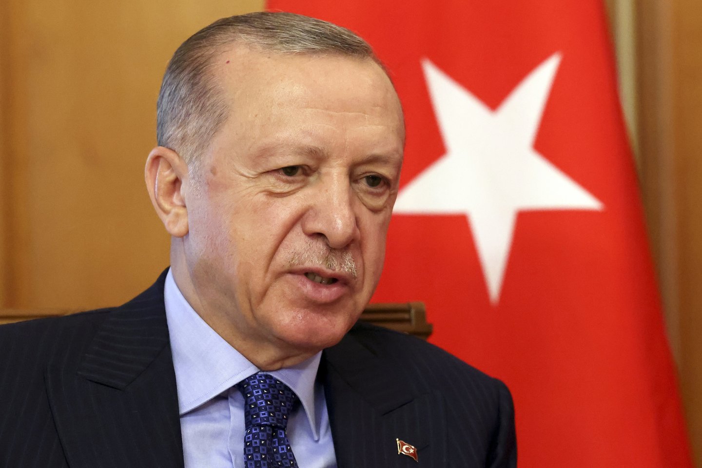​Turkijos prezidentas Recepas Tayyipas Erdoganas šeštadienį įspėjo Graikiją, kad ji „brangiai sumokės“, jei ir toliau „neduos ramybės“ turkų lėktuvams virš Egėjo jūros.<br>AP/Scanpix nuotr.