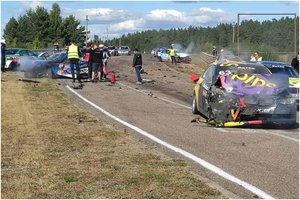 Kačerginę sudrebino didžiausia žiedinių lenktynių avarija per 6 dešimtmečius: susidūrė 11 BMW, traumas patyrė visi pilotai