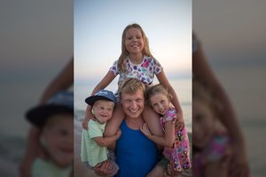 Trijų vaikų tėtis ryžosi skirti kelias valandas per savaitę prasmingai veiklai