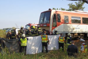 Vengrijoje traukiniui susidūrus su pikapu žuvo penki žmonės