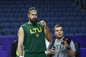 Medikų ant kojų pastatytas J. Valančiūnas: „Nakvojau viešbutyje, ne rūbinėje“