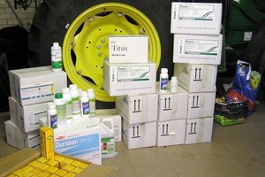 Iškratė pardavėjų sandėlius – nedaug tetrūko, kad falsifikuoti pesticidai būtų išpurkšti ant laukų