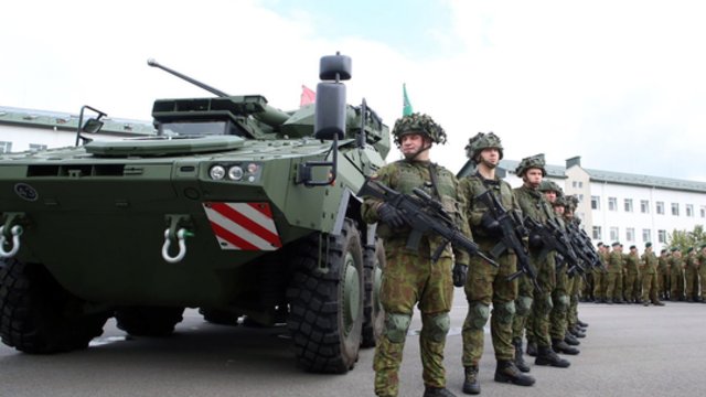 Pabradėje aidi naujų kovos mašinų „Vilkas“ šūviai: kariai be apribojimų naudosis kovinėmis galimybėmis