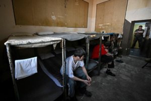 Rusijos kaliniai verbuojami karui: motina pasigedo sūnaus – įtaria, kad per prievartą išsiuntė mirti į Ukrainą