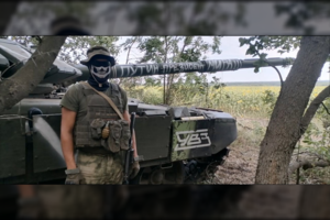 Ukrainoje pastebėtas neįprastas rusų tankas – ir, eksperto nuomone, tai geras ženklas ukrainiečiams