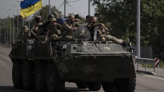 Ukraina vis stipriau spaudžia okupantus ir vykdo dvigubą kontrpuolimą: siekia suvaržyti Rusijos rezervą