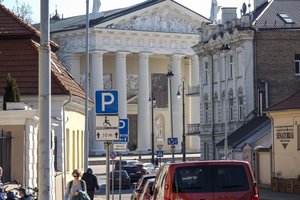 Įspėja senų automobilių savininkus: gali būti, kad negalėsite įvažiuoti į Vilniaus senamiestį