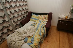 Į savo būstą užėjęs vyras išvydo lovoje įsitaisiusį nepažįstamąjį: išprašė tik su policija