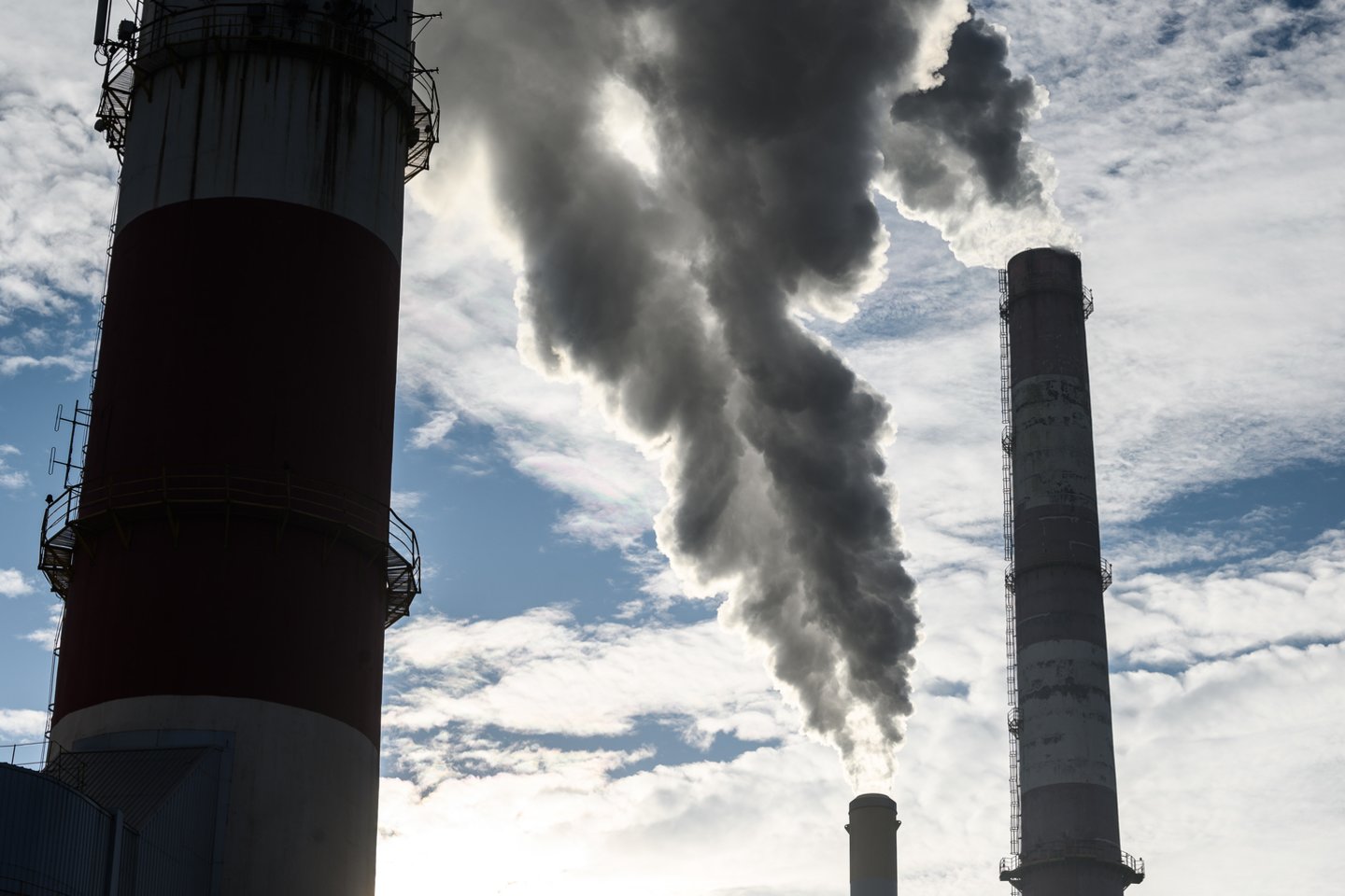 Dujų kainos Europoje ketvirtadienį pirmą kartą nuo rugpjūčio pradžios nusmuko žemiau 200 Eur/MWh ribos ir siekė 197 Eur/MWh.