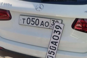 Atvykę į Lietuvą rusai pradėjo slėpti savo automobilių numerius: pareigūnai grasina baudomis