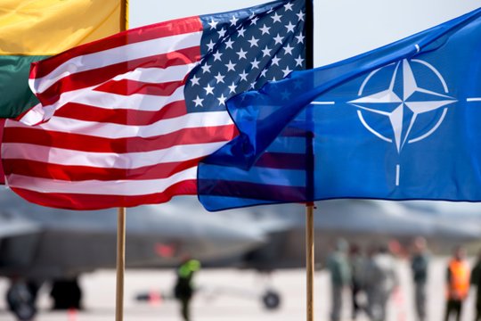 Dėl lėktuvo gedimo atšauktas NATO oro pajėgų vado vizitas į Šiaulius