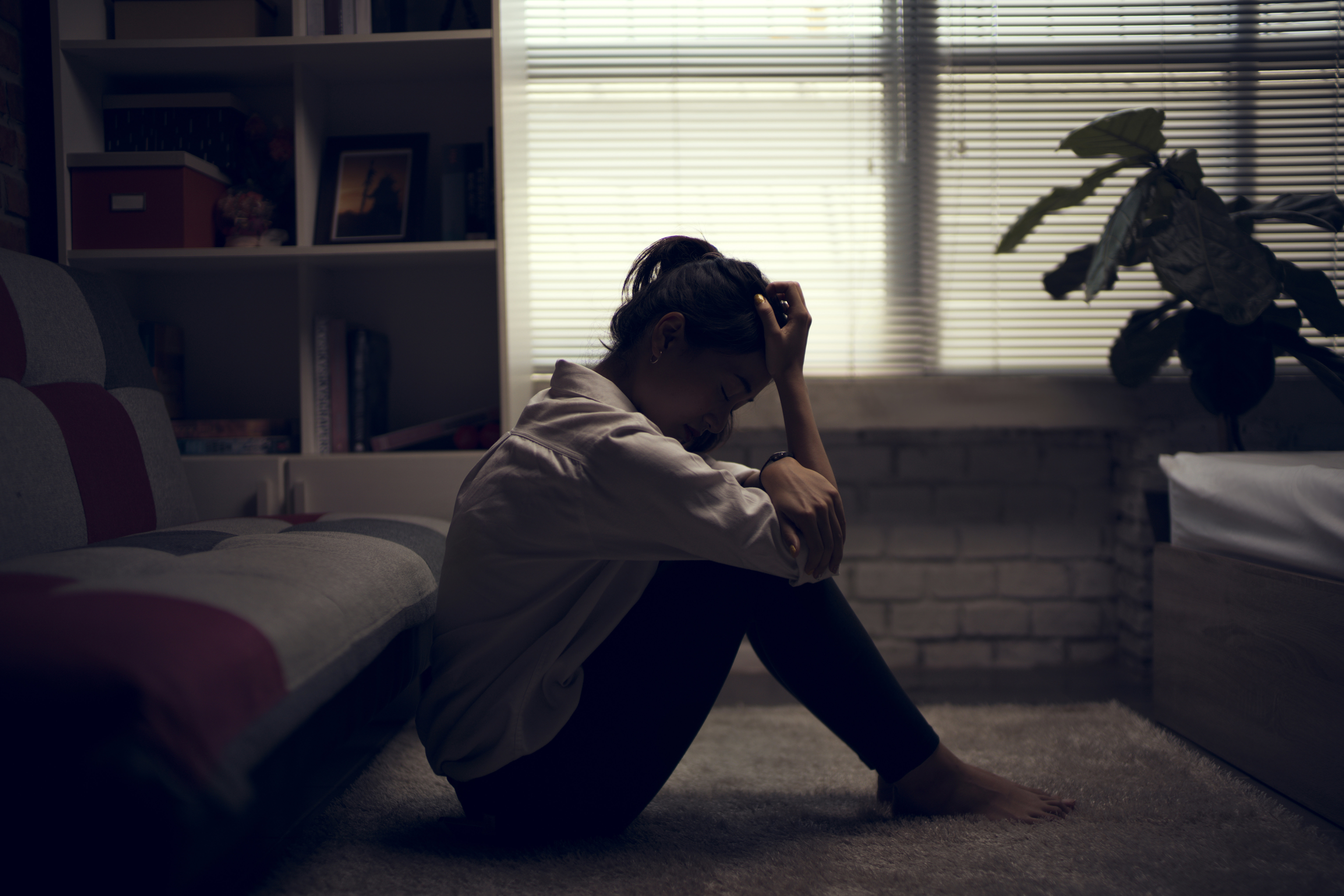 Psichikos sutrikimas, kuris pasireiškia nuolatiniu liūdesiu, bloga nuotaika, interesų, energijos ir aktyvumo sumažėjimu, trukdančiu kasdieniniam gyvenimui vadinamas depresija.123rf nuotr.