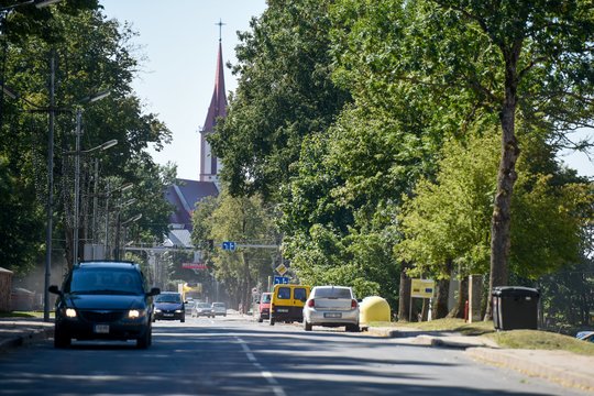 Pareigūnai siūlo „vaistą“ nuo spūsčių: išvažiuoti anksčiau ir paisyti ženklų