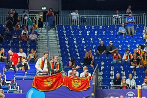 Šeimininkų vokiečių mače – apytuštės tribūnos: kilus problemoms, organizatoriai net pavėlino rungtynes