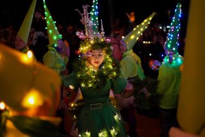 Kauno Parodos kalną tradiciškai okupavo linksmoji „Fluxus festivalio“ eisena