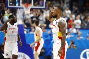 Lietuvos rinktinę į neviltį varęs L. Brownas nusilenkė komandos draugams: „Aš juos myliu“