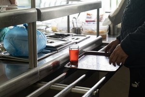 Klaipėdos gimnazijai likus be maitinimo, savivaldybė valgyklas ketina nuomoti už eurą