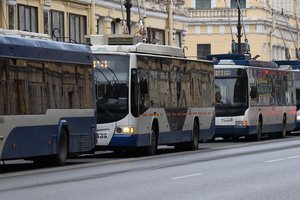 Sankt Peterburgas pradėjo jausti karą: atsiranda kilometrų ilgio mikroautobusų ir autobusų eilės