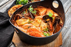 Jūrų gėrybių troškinys pagal V. Radzevičiaus receptą: paruošti nesudėtinga, o rezultatas – puikus 