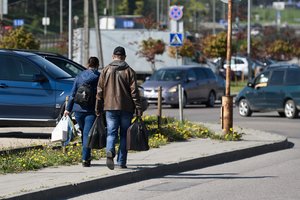 Stebisi chaosu Gariūnuose: pertvarkos įvyko, tačiau ginčai netyla, o vairuotojus pasitinka kilometrinės spūstys