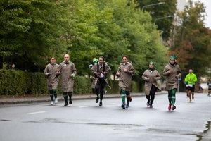 Maratoną su 10 kg atliekų įveikusi sportininkė: tiek dėmesio dar nesu sulaukusi 