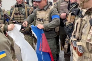 Karas Ukrainoje: išlaisvintame kaime rasta kūnų su kankinimo žymėmis, skelbiama, kad jau atkovota beveik 6000 kvadratinių kilometrų teritorijos