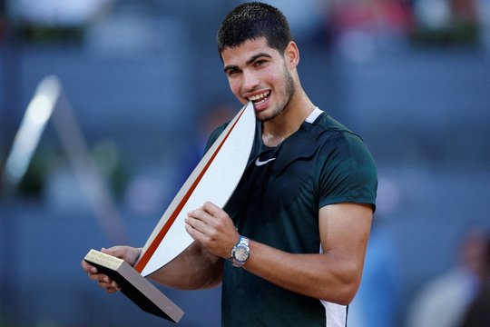 „US Open“ finale – ispano Carloso Alcarazo triumfas: tapo jauniausia pirmoji planetos raketė istorijoje