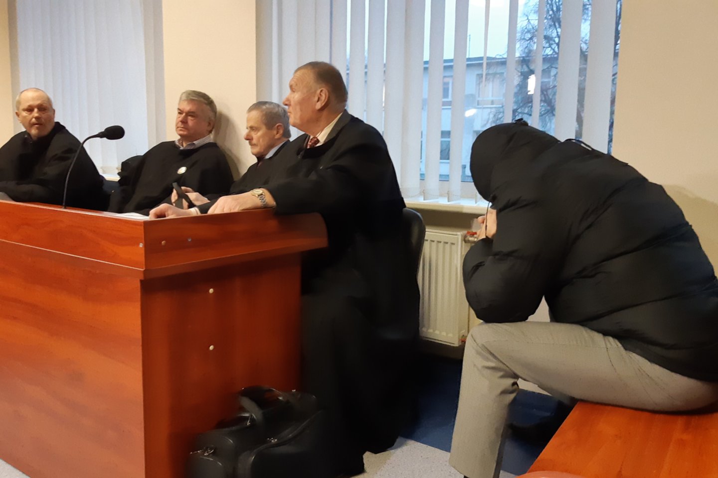 Žinomas klaipėdietis V.Usovas teisme nelinkęs atvirauti ir kaltės nepripažįsta.<br>A.Pilaitienės nuotr.