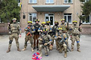 Absurdo viršūnė: rusai skelbia, kad Ukrainos gyvenvietes atkovojo „juodaodžiai anglakalbiai NATO kariai“