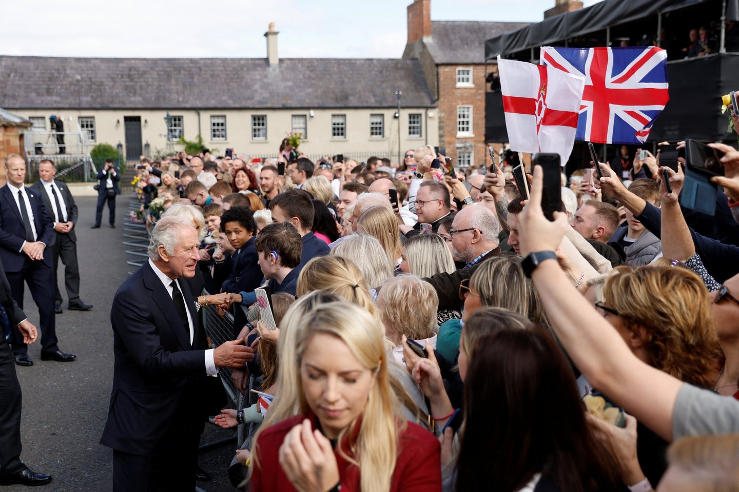 Jungtinės Karalystės karalius Charlesas III lankosi Šiaurės Airijoje.<br>Reuters/Scanpix nuotr.