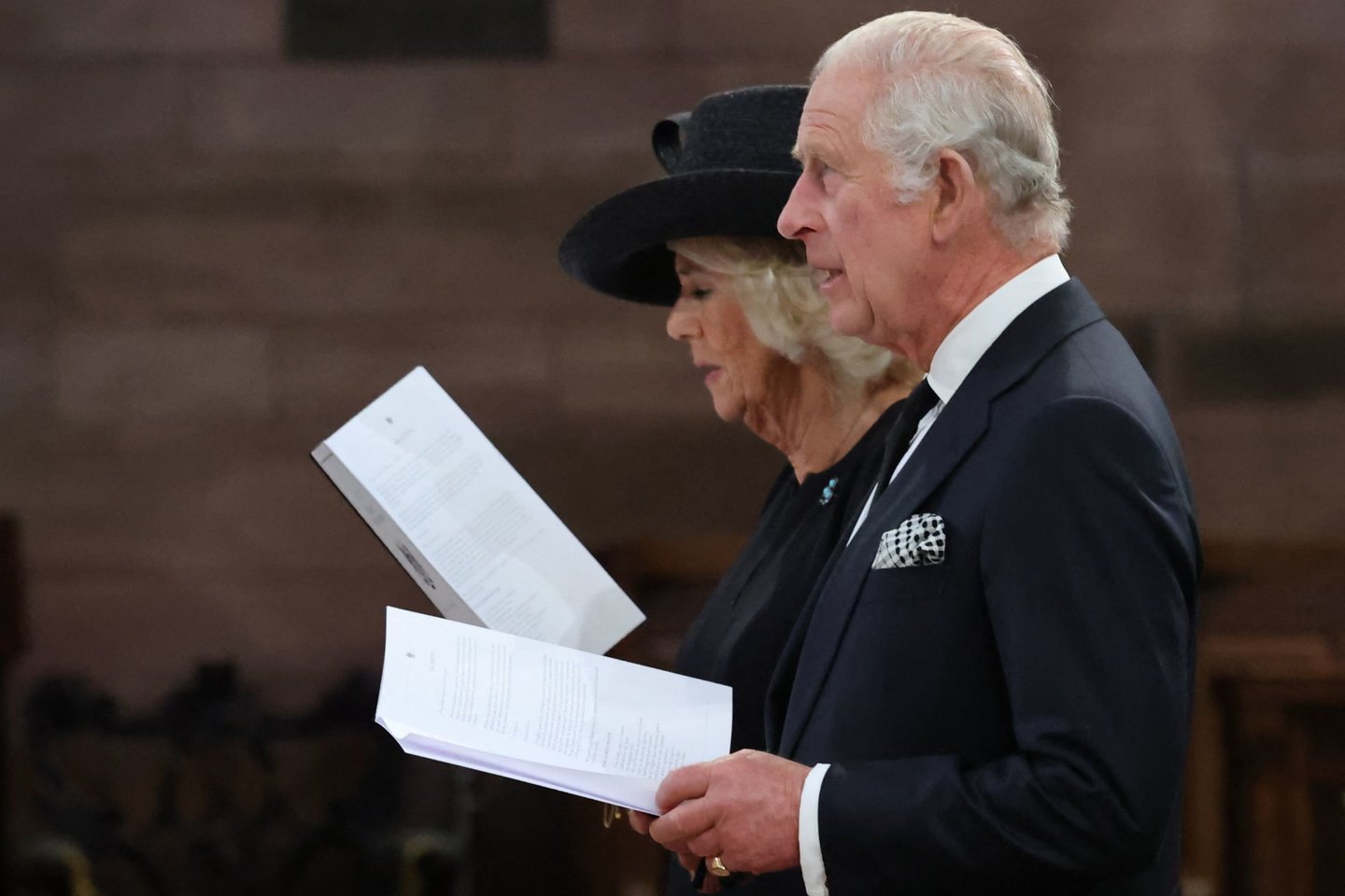 Naujasis Jungtinės Karalystės karlaius Charlesas III ir karalienė konsortė Camilla.<br>AFP/Scanpix nuotr.
