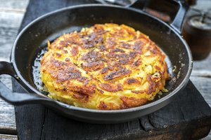 Šveicariškas bulvinis blynas su sūriu ir dar penki receptai tikriems bulvių gerbėjams 