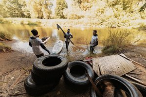 Baigti Vilnelės valymo darbai: šių metų „laimikis“ – 3 tonos šiukšlių ir 65 padangos