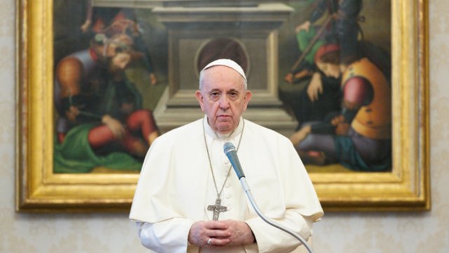 Popiežius Pranciškus paragino Rusiją ir Ukrainą ieškoti dialogo: Dievas neremia karo