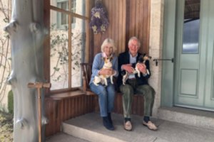 Karalienės Elizabeth II numylėtuosius korgius Bakingamo rūmuose pakeis nauji gyventojai – Charleso III ir Camillos šunys
