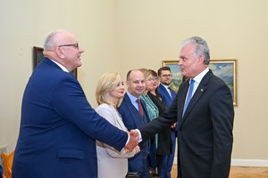 Opozicijos sumanytą „nepralošiamą žaidimą“ ekspertai vertina atsargiai: atsiradusiai vienybei duoda metus