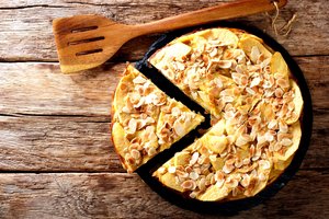 Obuolių pyragas su migdolais namuose paskleis nepakartojamą aromatą