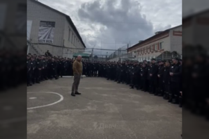 Pasirodžiusiame vaizdo įraše iš Rusijos kalėjimo – „Putino virėjas“ J. Prigožinas: užfiksavo, kaip „Wagner“ verbuoja kalinius