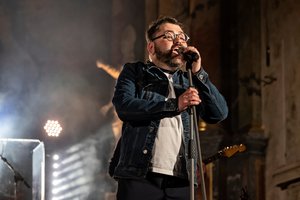 Rafailas Karpis ir Jokūbas Bareikis kviečia skambiai paminėti Johno Lennono gimtadienį