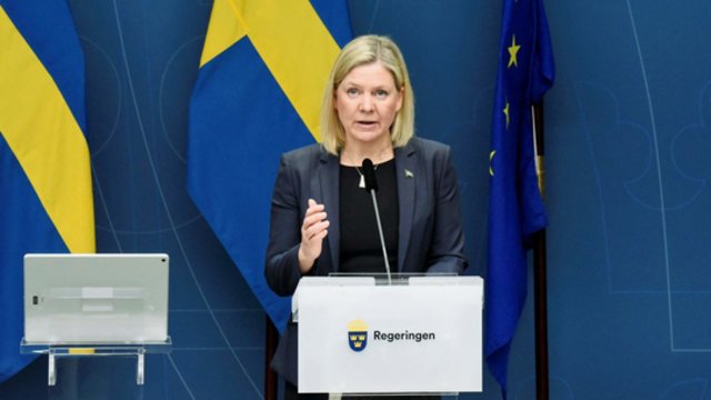 Švedijos premjerė paskelbė: po dešiniųjų ir kraštutinių dešiniųjų pergalės traukiasi iš pareigų