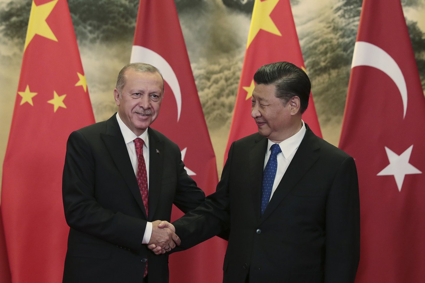 ​Kinijos prezidentas Xi Jinpingas penktadienį susitiks su Turkijos prezidentu Recepu Tayyipu Erdoganu, pranešė valstybinė žiniasklaida.<br>AP/Scanpix nuotr.