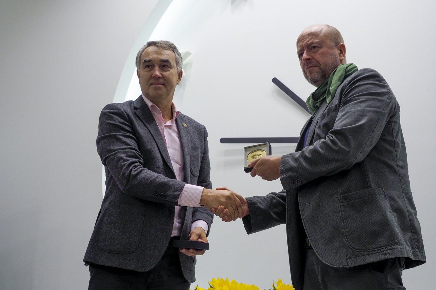 Europos namuose Vilniuje organizacijai „Blue/Yellow“ įteiktas Europos piliečio apdovanojimas.<br>V.Ščiavinsko nuotr.