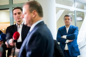 Pribloškiantis R. Karbauskio prisipažinimas: apie S. Skvernelio Vyriausybės sprendimą sužinojo tik po dvejų metų