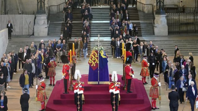 Pasaulio lyderiai renkasi atsisveikinti su karaliene Elizabeth II